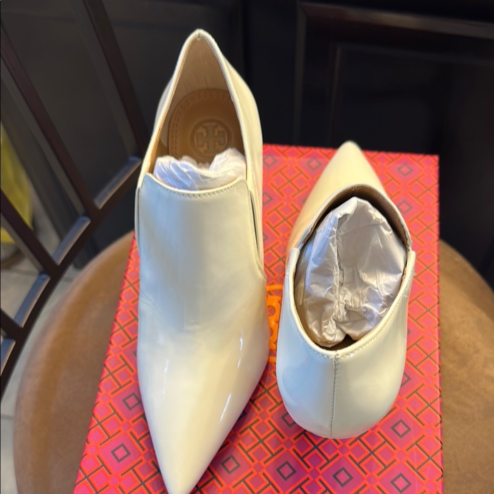Elegant white Women's Shoes